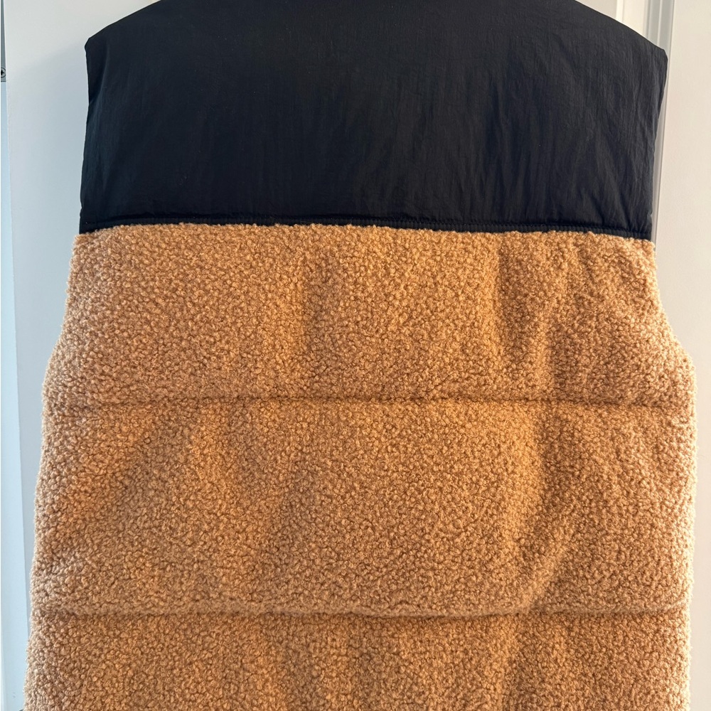 Sherpa Fleece Vest - Black and Tan